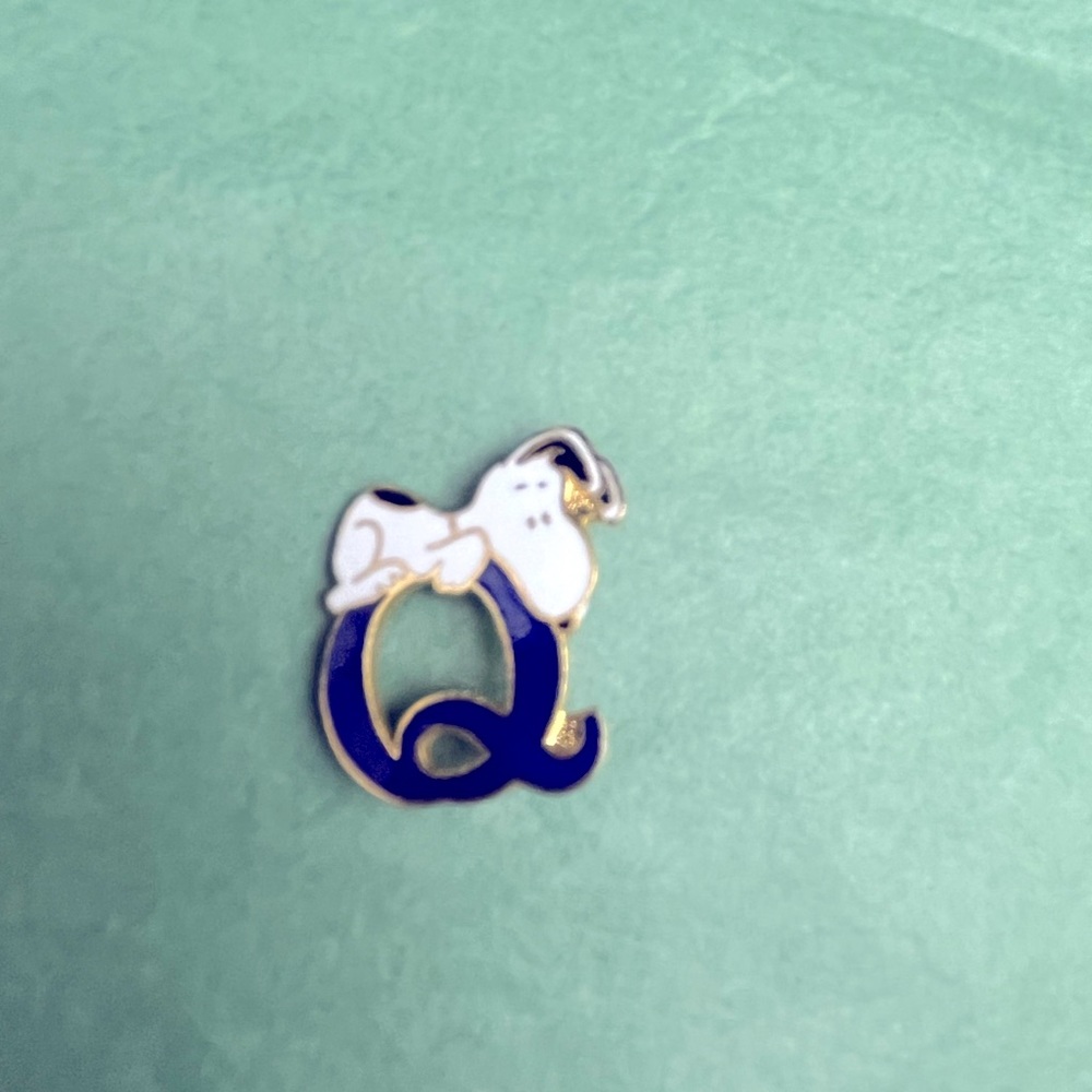 Snoopy brooch retired